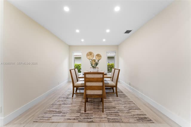 1900 Lakeshore Dr, Weston FL 33326 - Weston, FL - Photo 7