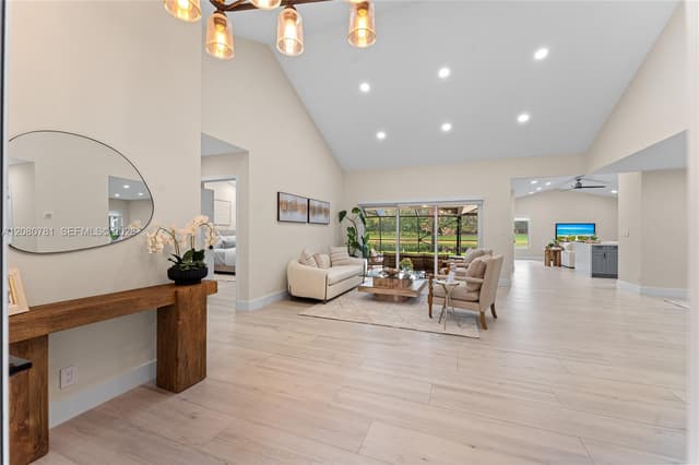 1900 Lakeshore Dr, Weston FL 33326 - Weston, FL - Photo 4