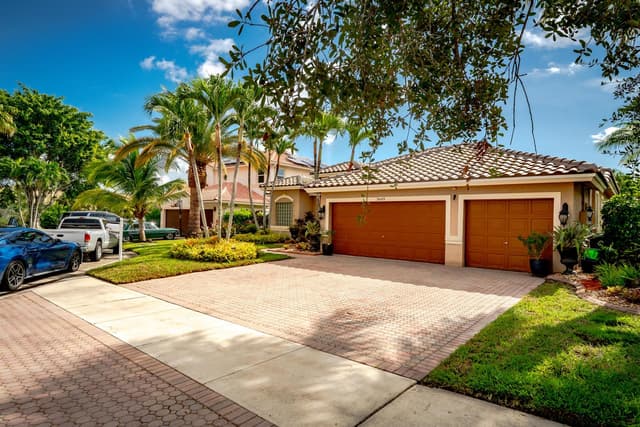 5649 NW 106TH Way, Coral Springs FL 33076 - Coral Springs, FL - Photo 2