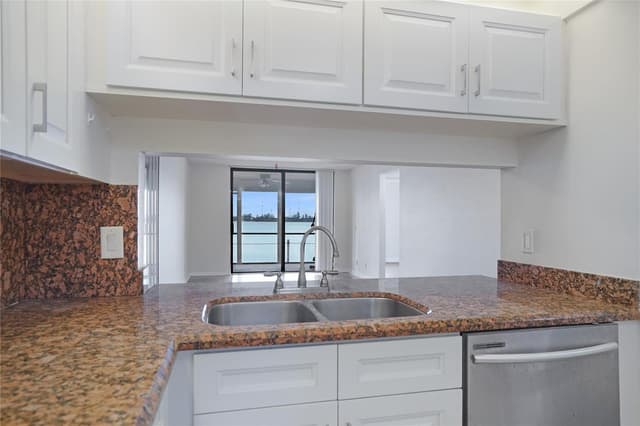 109 Lake Emerald Drive # 110, Oakland Park FL 33309 - Oakland Park, FL - Photo 7