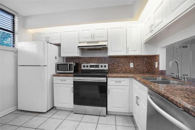 109 Lake Emerald Drive # 110, Oakland Park FL 33309 - Oakland Park, FL - Photo 5