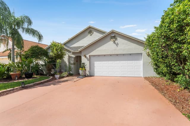 5115 Foxhall Drive S, West Palm Beach FL 33417 - West Palm Beach, FL - Photo 2