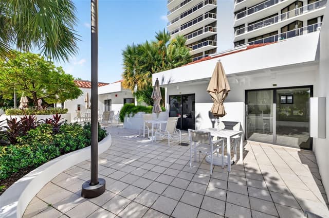 20281 E Country Club Dr # 3, Aventura FL 33180 - Aventura, FL - Photo 3