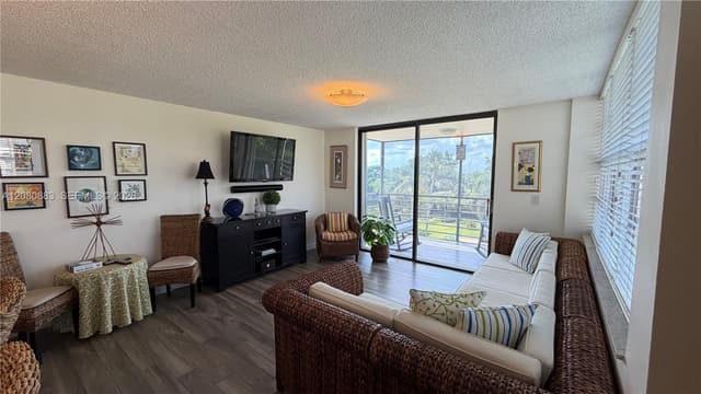 1200 Saint Charles Pl # 411, Pembroke Pines FL 33026 - Pembroke Pines, FL - Photo 6