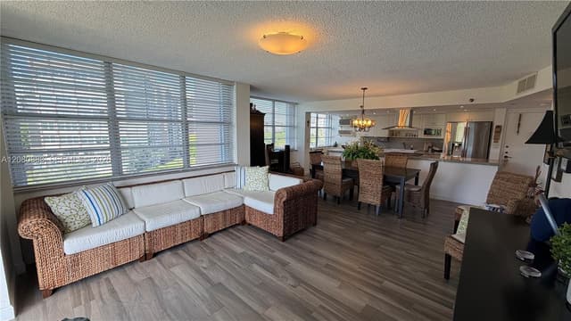 1200 Saint Charles Pl # 411, Pembroke Pines FL 33026 - Pembroke Pines, FL - Photo 5