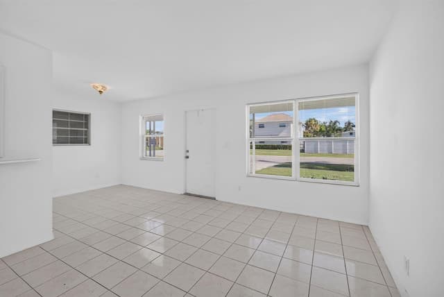 304 Cypress Drive, Lake Park FL 33403 - Lake Park, FL - Photo 6