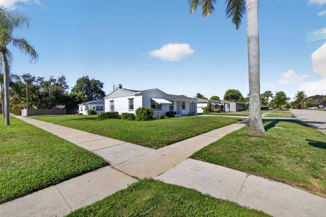 304 Cypress Drive, Lake Park FL 33403 - Lake Park, FL - Photo 3