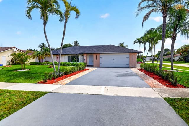990 Hickory Trail, Wellington FL 33414 - Wellington, FL - Photo 2