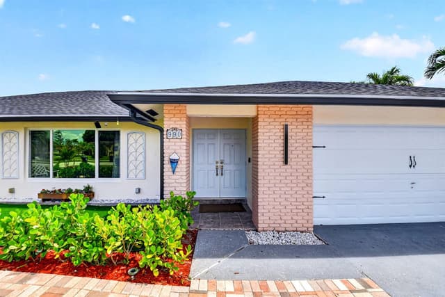 990 Hickory Trail, Wellington FL 33414 - Wellington, FL - Photo 5