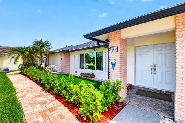 990 Hickory Trail, Wellington FL 33414 - Wellington, FL - Photo 4