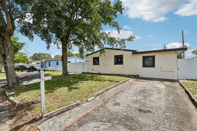 1421 N 68th Ter, Hollywood FL 33024 - Hollywood, FL - Photo 2
