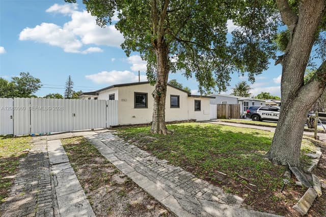 1421 N 68th Ter, Hollywood FL 33024 - Hollywood, FL - Photo 3