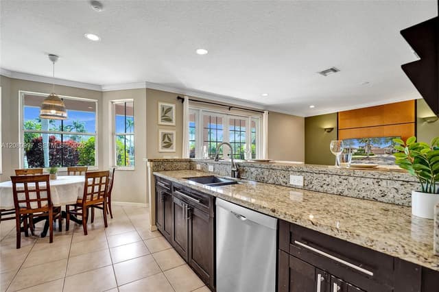 3892 Falcon Ridge Cir, Weston FL 33331 - Weston, FL - Photo 7