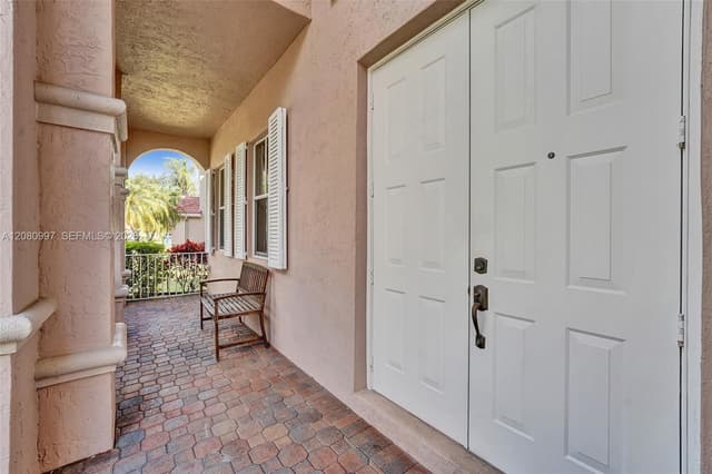 3892 Falcon Ridge Cir, Weston FL 33331 - Weston, FL - Photo 3