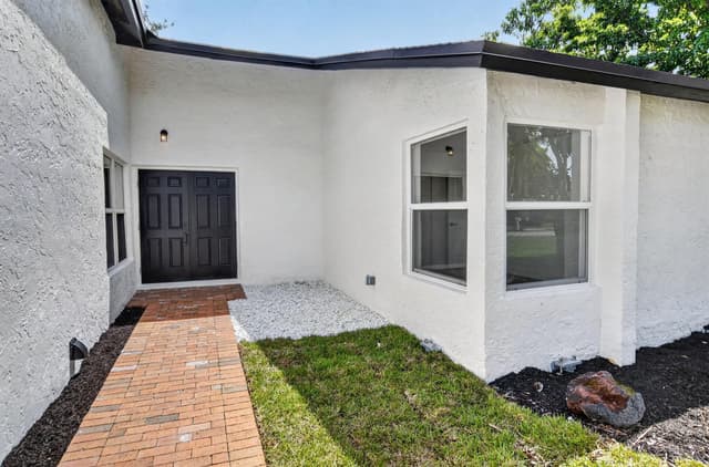 386 NW 40th Terrace, Deerfield Beach FL 33442 - Deerfield Beach, FL - Photo 5
