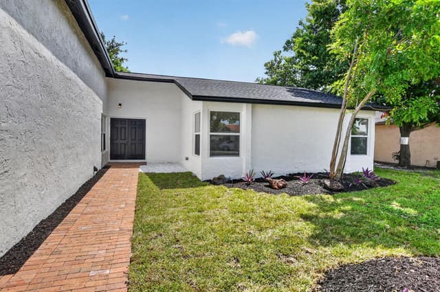 386 NW 40th Terrace, Deerfield Beach FL 33442 - Deerfield Beach, FL - Photo 4