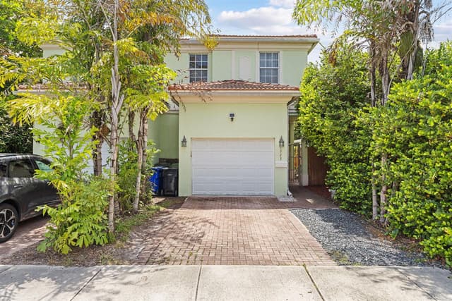 1323 NE 5TH Terrace # 1323, Fort Lauderdale FL 33304 - Fort Lauderdale, FL - Photo 2