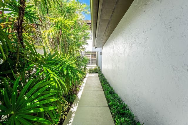 16648 TRADERS Crossing N # 106, Jupiter FL 33477 - Jupiter, FL - Photo 4