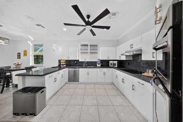 7690 La Corniche Circle, Boca Raton FL 33433 - Boca Raton, FL - Photo 6