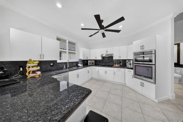 7690 La Corniche Circle, Boca Raton FL 33433 - Boca Raton, FL - Photo 5