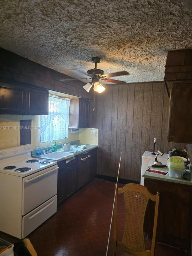 921 NE 163rd St, North Miami Beach FL 33162 - North Miami Beach, FL - Photo 2