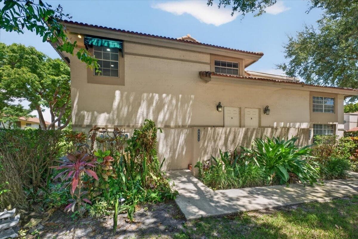 6611 Via Regina, Boca Raton FL 33433