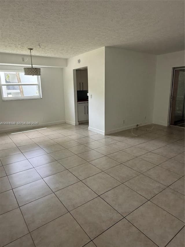 8002 Lagos De Campo Blvd # 101, Tamarac FL 33321 - Tamarac, FL - Photo 4
