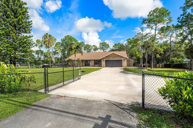 18429 Sycamore Drive W, Loxahatchee FL 33470 - Loxahatchee, FL - Photo 2