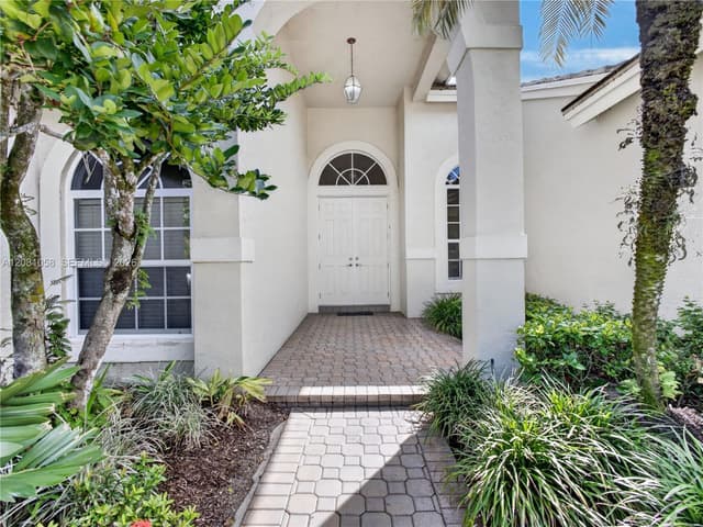 3098 Lakewood Cir, Weston FL 33332 - Weston, FL - Photo 4