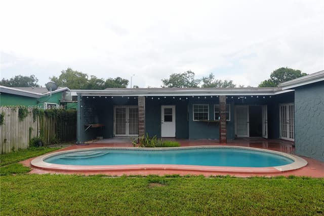 2081 Utopia Dr, Miramar FL 33023 - Miramar, FL - Photo 2