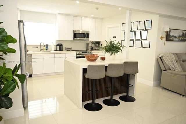 850 W 51st Pl, Hialeah FL 33012 - Hialeah, FL - Photo 2
