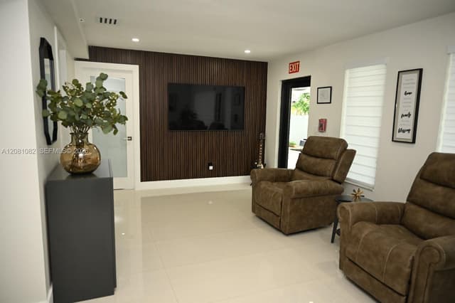 850 W 51st Pl, Hialeah FL 33012 - Hialeah, FL - Photo 3