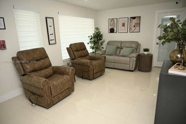 850 W 51st Pl, Hialeah FL 33012 - Hialeah, FL - Photo 4