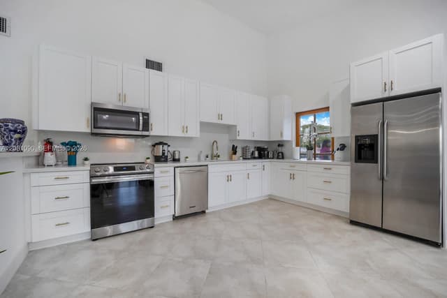 2286 NE 215th St, Miami FL 33180 - Miami, FL - Photo 3