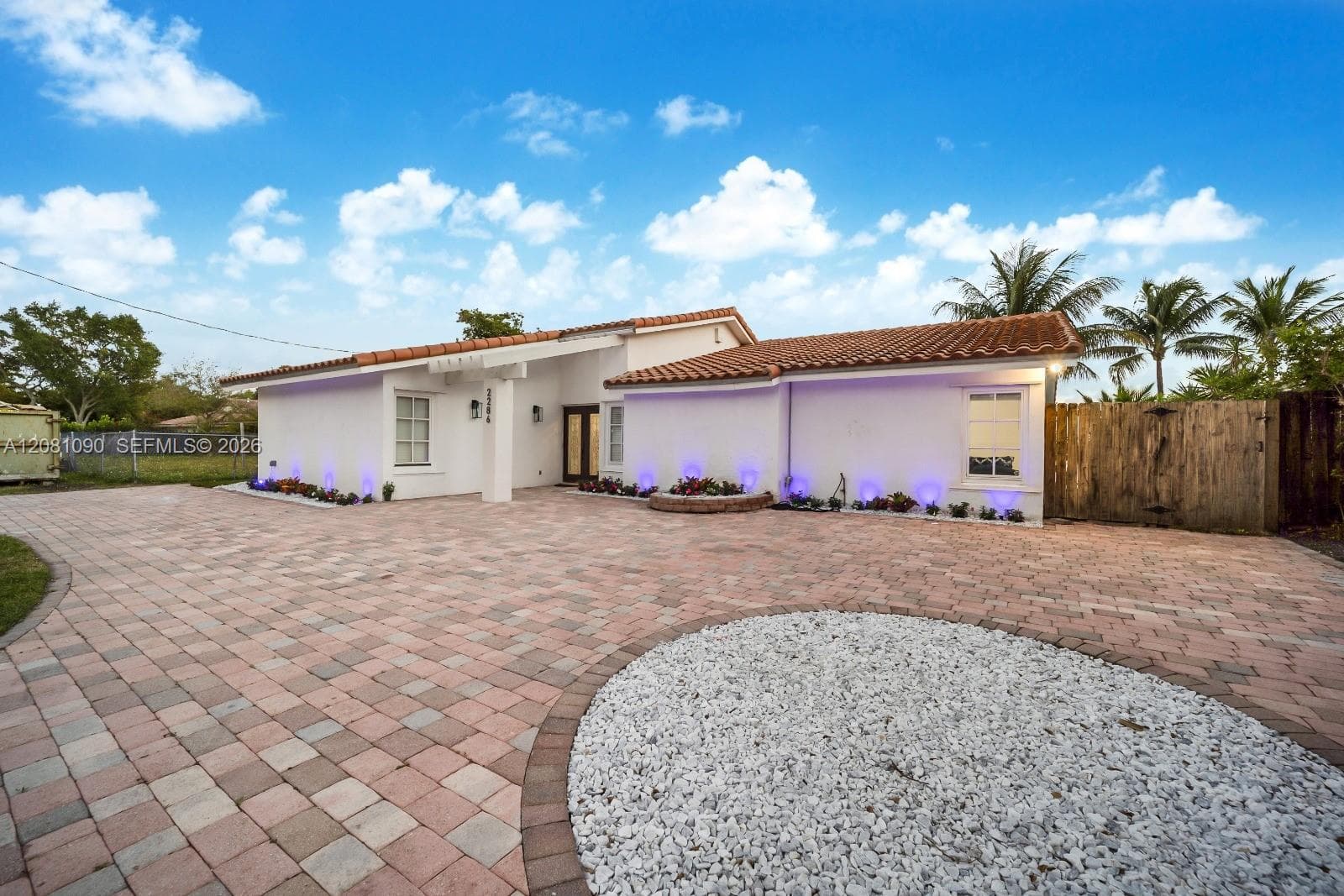 2286 NE 215th St, Miami FL 33180