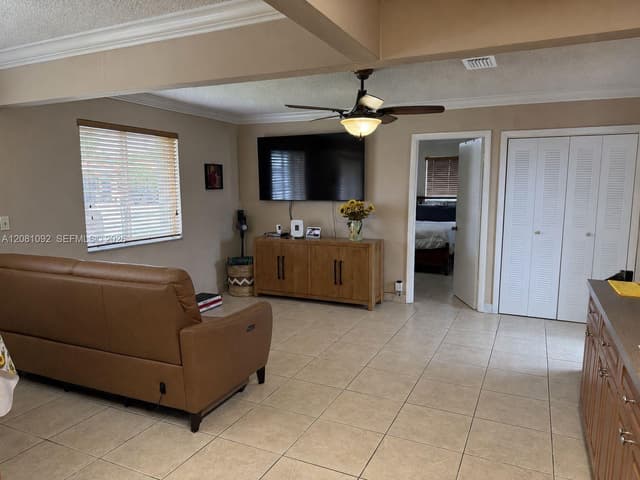 400 E 57th St, Hialeah FL 33013 - Hialeah, FL - Photo 6