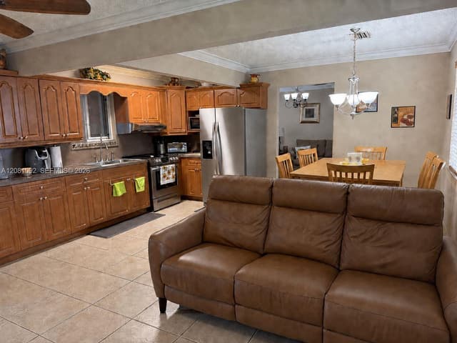 400 E 57th St, Hialeah FL 33013 - Hialeah, FL - Photo 7