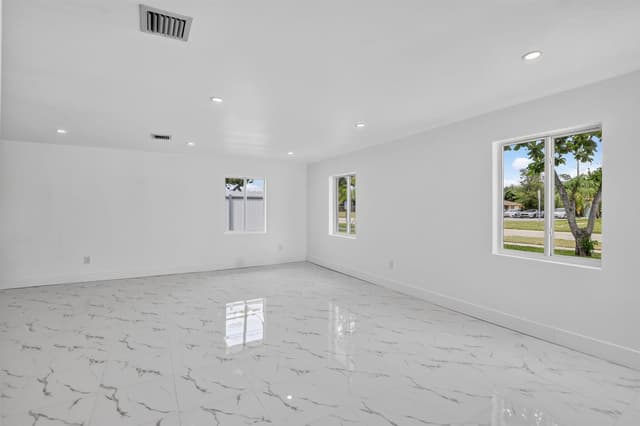 182 SW 6 Street, Deerfield Beach FL 33441 - Deerfield Beach, FL - Photo 5