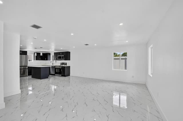 182 SW 6 Street, Deerfield Beach FL 33441 - Deerfield Beach, FL - Photo 4
