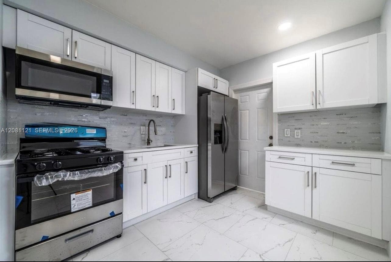 425 NW 14th Way, Fort Lauderdale FL 33311 - Fort Lauderdale, FL - Photo 1