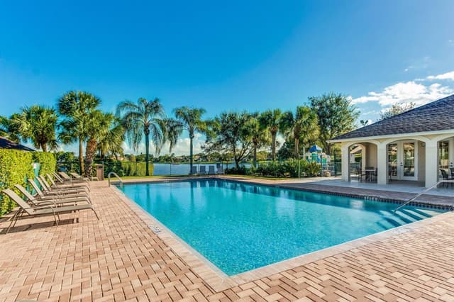 13053 Meadowbreeze Drive, Wellington FL 33414 - Wellington, FL - Photo 2