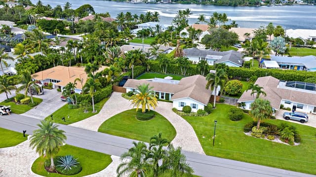 215 Golfview Drive, Tequesta FL 33469 - Tequesta, FL - Photo 2
