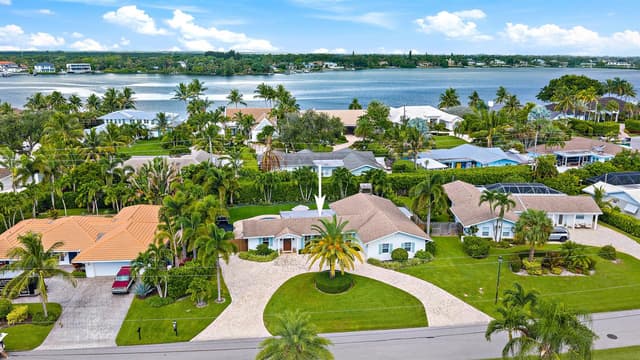 215 Golfview Drive, Tequesta FL 33469 - Tequesta, FL - Photo 3