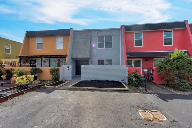 7402 NW 75th St, Tamarac FL 33321 - Tamarac, FL - Photo 2