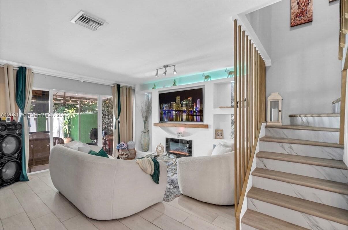 789 Crystal Lake Dr, Deerfield Beach FL 33064