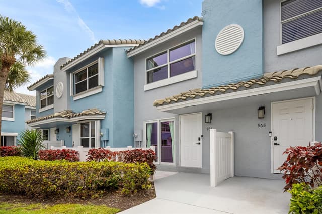 966 Jeffery Street, Boca Raton FL 33487 - Boca Raton, FL - Photo 2