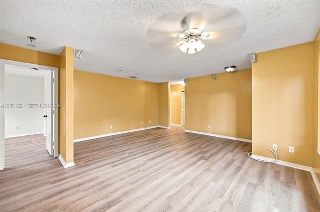 1533 W Harmony Lake Cir, Davie FL 33324 - Davie, FL - Photo 5