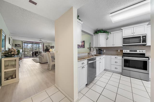 4735 LUCERNE LAKES Boulevard E # 402, Lake Worth FL 33467 - Lake Worth, FL - Photo 6