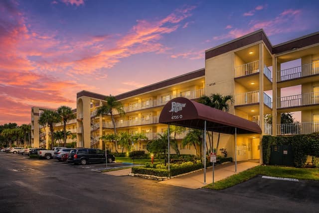 4735 LUCERNE LAKES Boulevard E # 402, Lake Worth FL 33467 - Lake Worth, FL - Photo 3