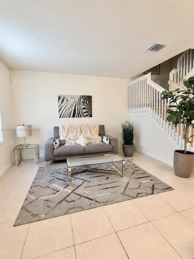 3344 W 105th Ter, Hialeah FL 33018 - Hialeah, FL - Photo 2